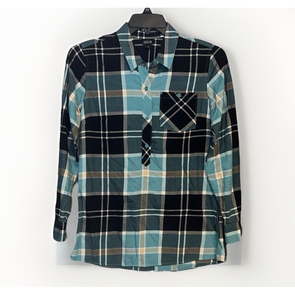 Patagonia Women’s Long Sleeve Plaid 1/2 Button Down Pullover  Size Small